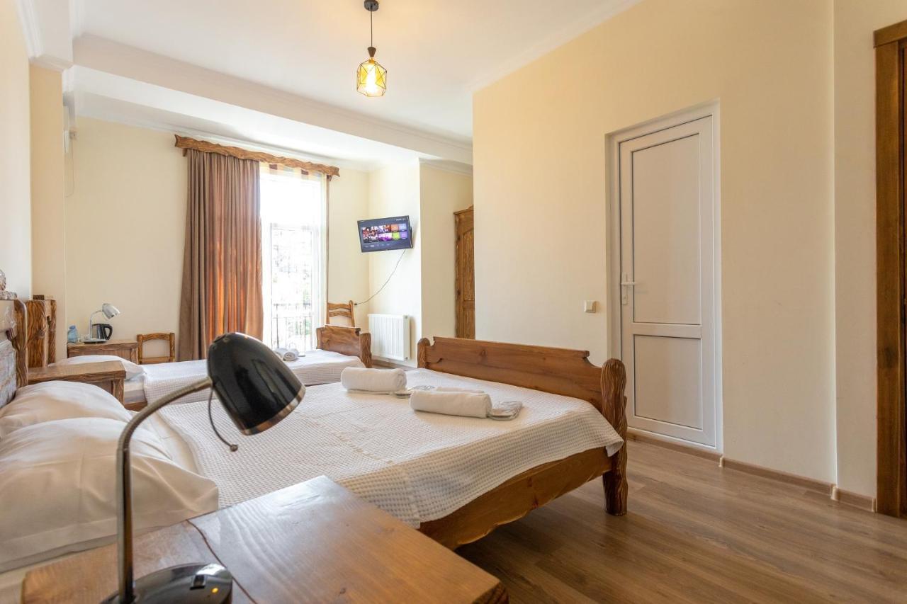 Hotel Phasis Kutaisi Ngoại thất bức ảnh