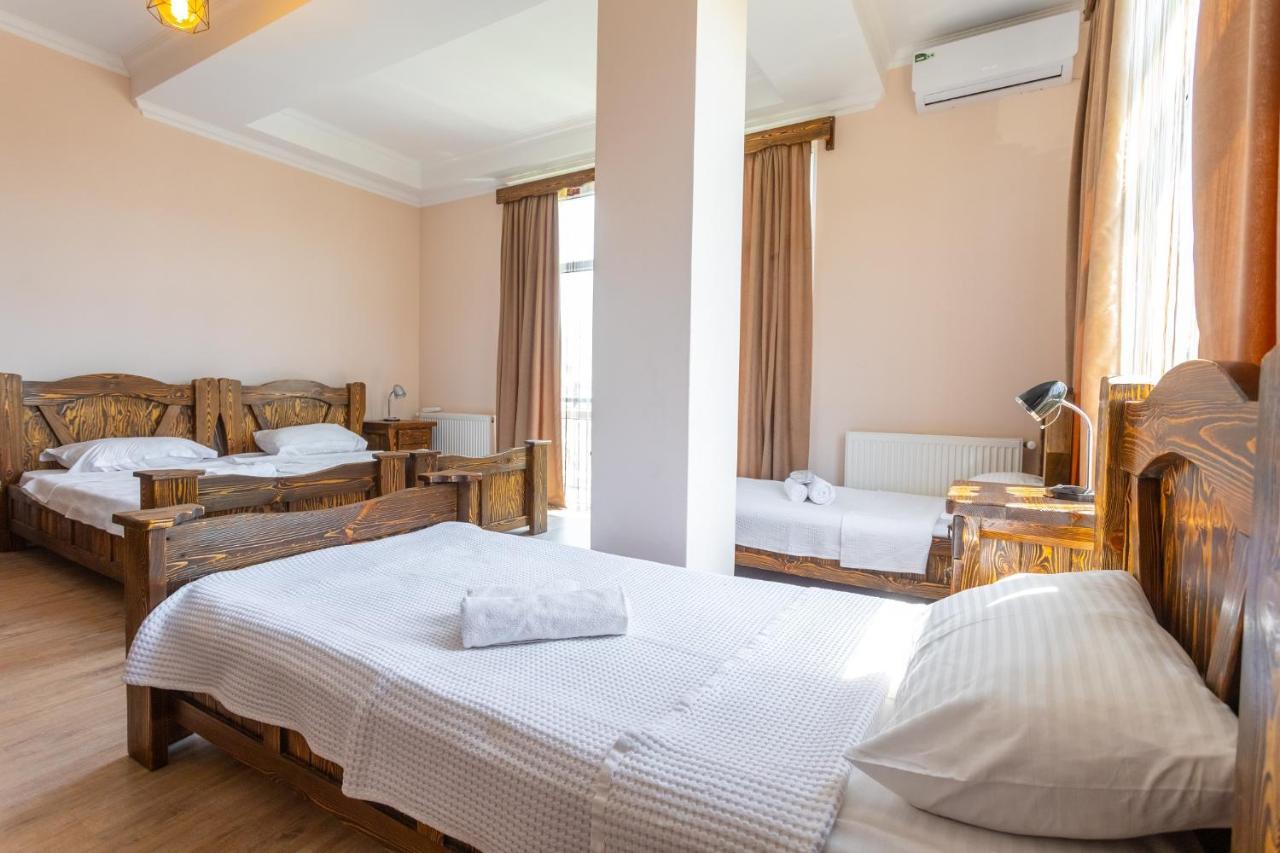 Hotel Phasis Kutaisi Ngoại thất bức ảnh