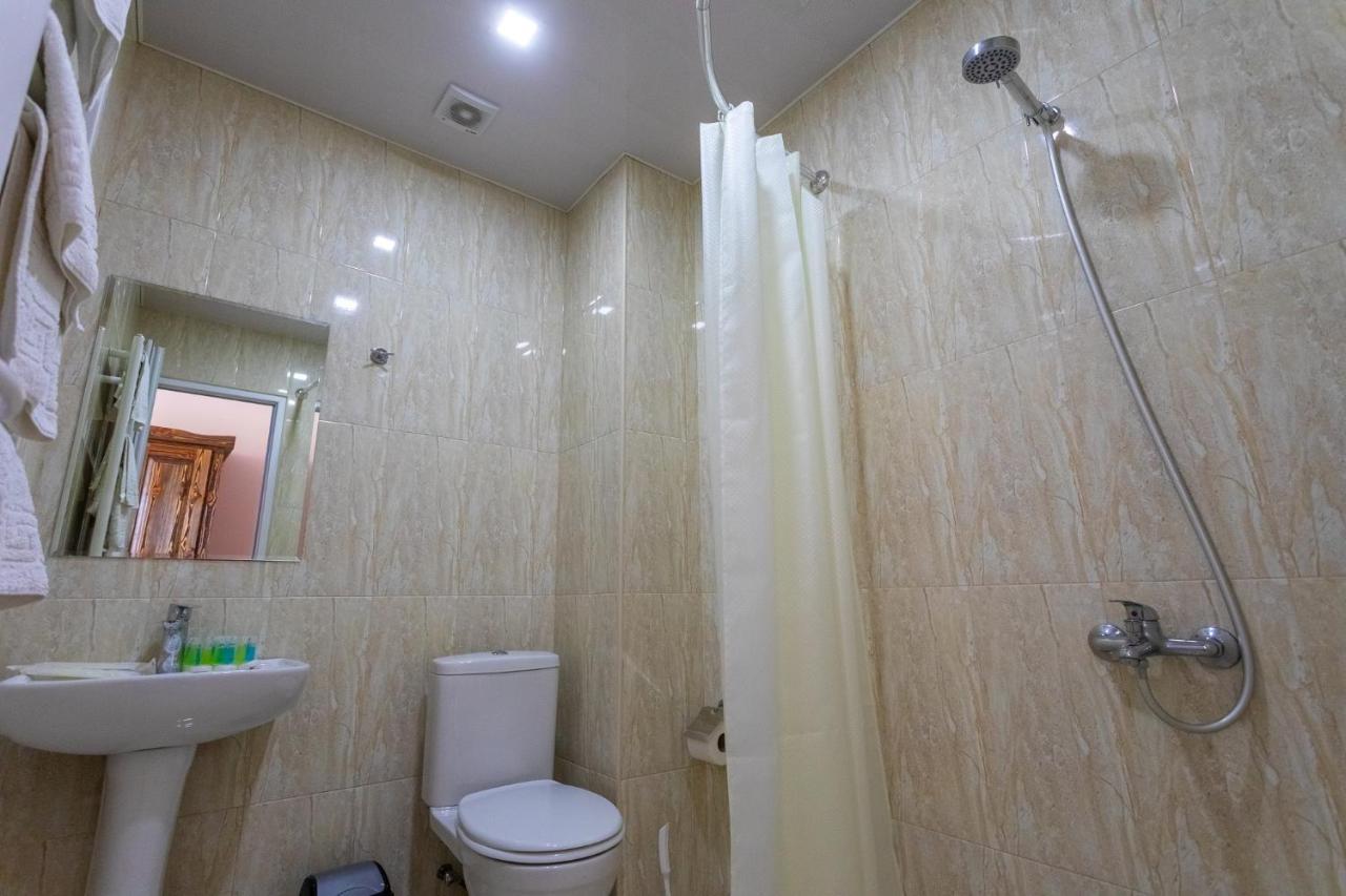 Hotel Phasis Kutaisi Ngoại thất bức ảnh