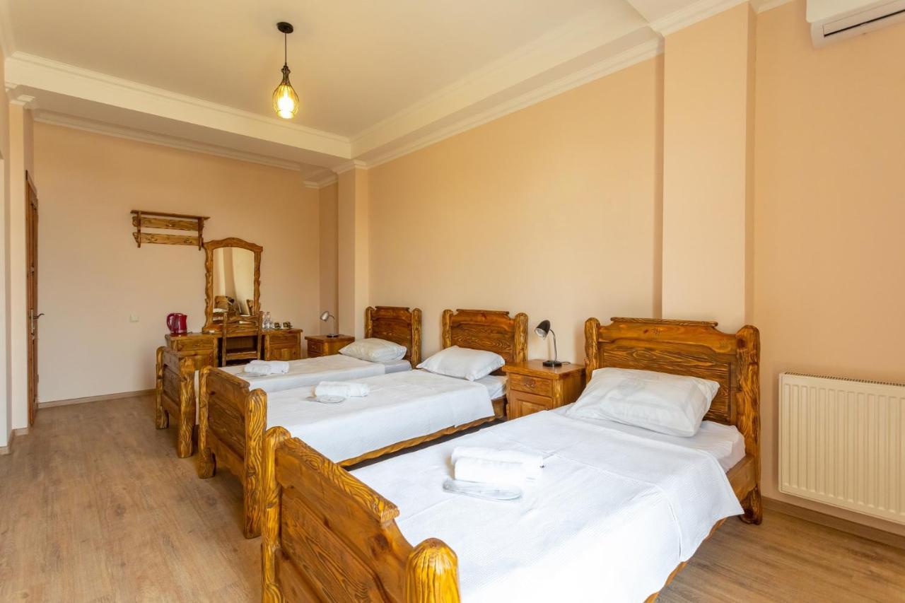 Hotel Phasis Kutaisi Ngoại thất bức ảnh