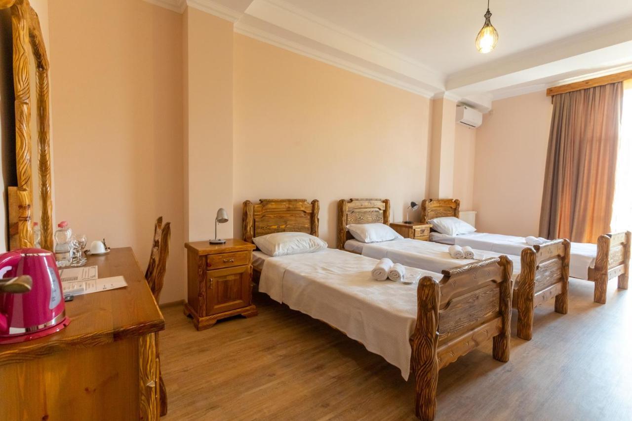 Hotel Phasis Kutaisi Ngoại thất bức ảnh