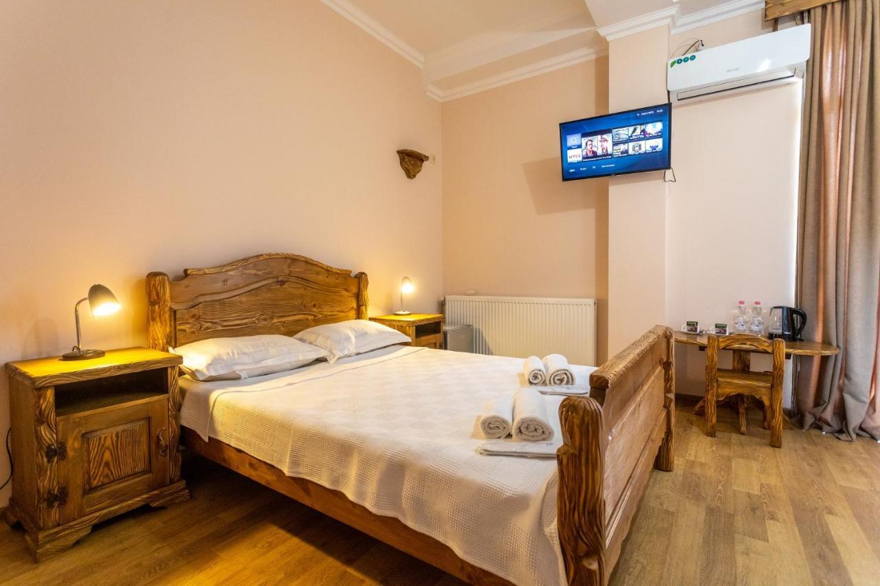 Hotel Phasis Kutaisi Ngoại thất bức ảnh
