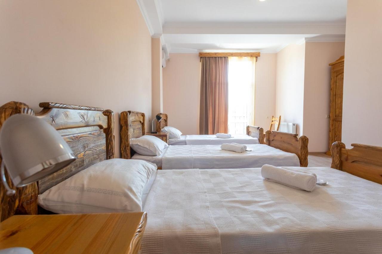 Hotel Phasis Kutaisi Ngoại thất bức ảnh