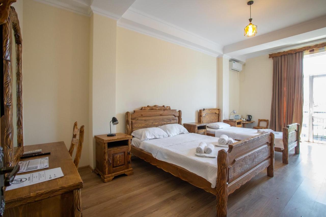 Hotel Phasis Kutaisi Ngoại thất bức ảnh