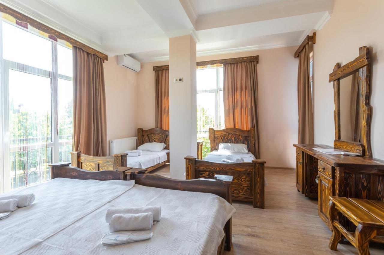 Hotel Phasis Kutaisi Ngoại thất bức ảnh