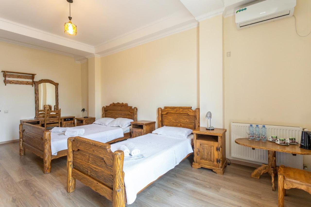 Hotel Phasis Kutaisi Ngoại thất bức ảnh