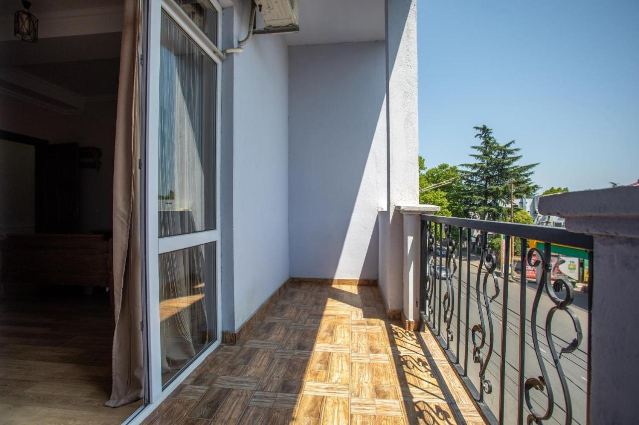 Hotel Phasis Kutaisi Ngoại thất bức ảnh