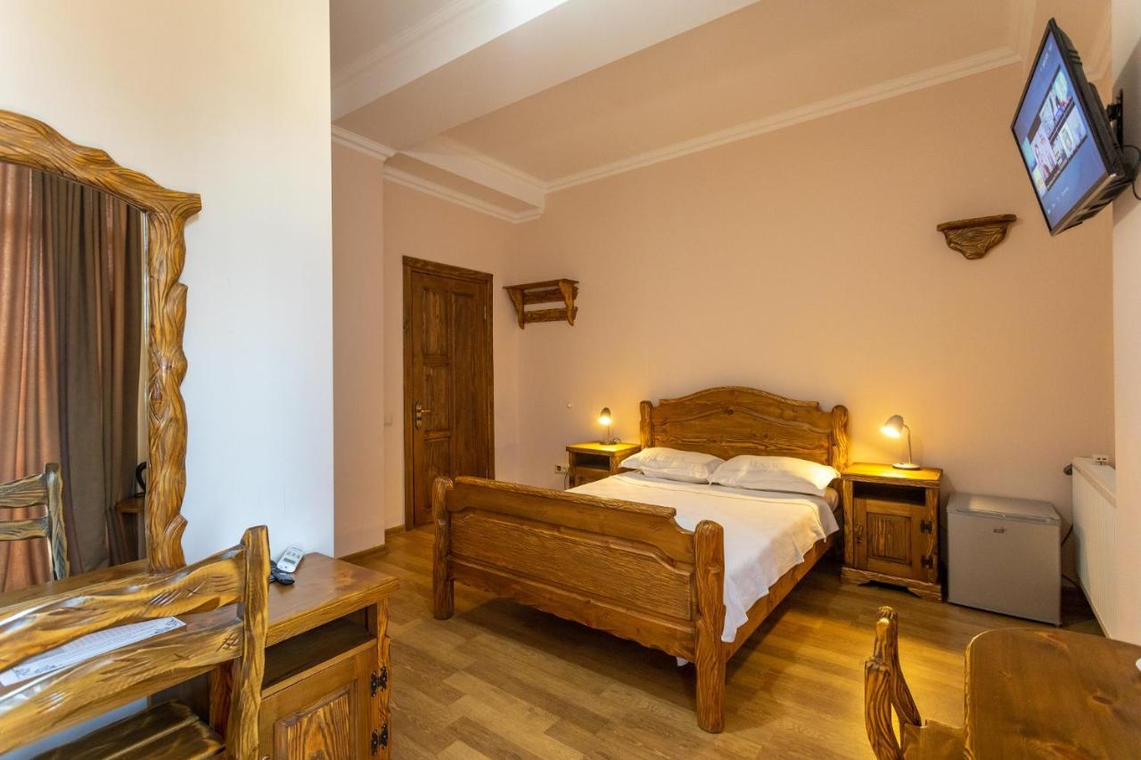 Hotel Phasis Kutaisi Ngoại thất bức ảnh