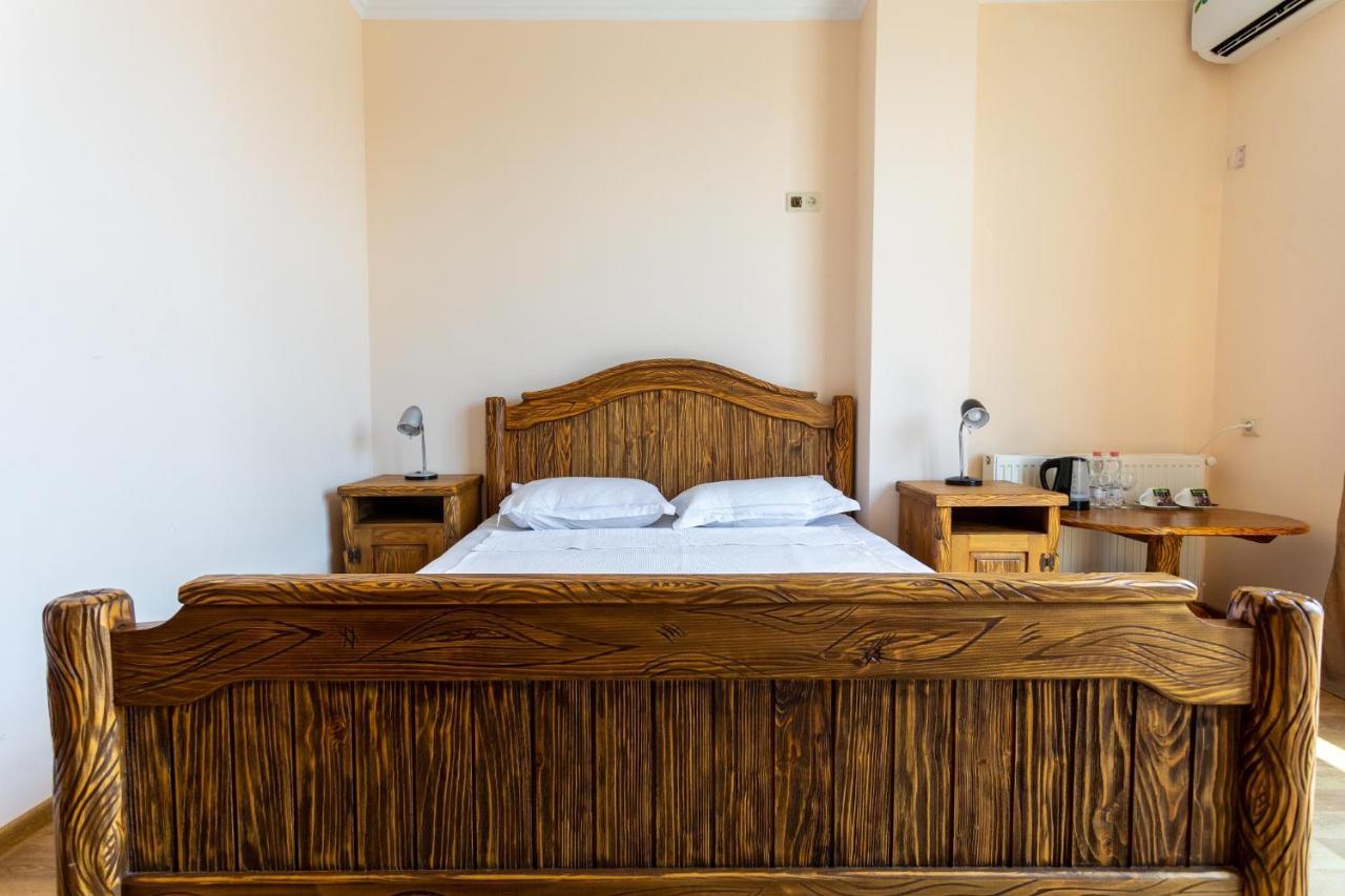 Hotel Phasis Kutaisi Ngoại thất bức ảnh