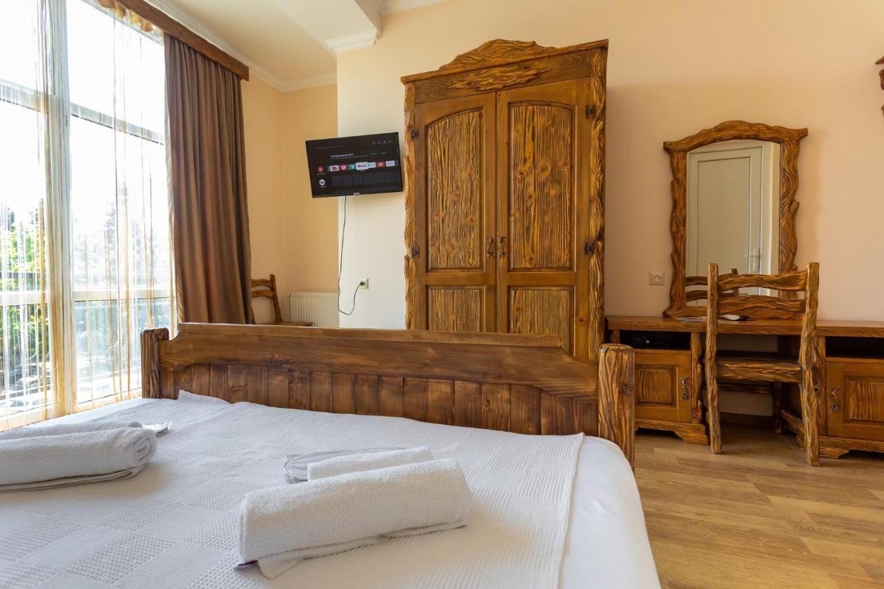 Hotel Phasis Kutaisi Ngoại thất bức ảnh