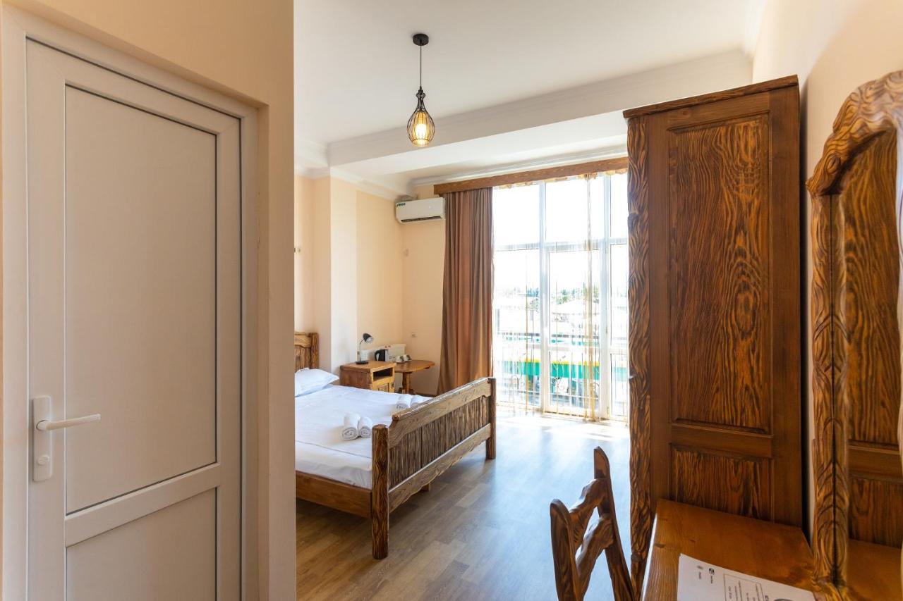 Hotel Phasis Kutaisi Ngoại thất bức ảnh