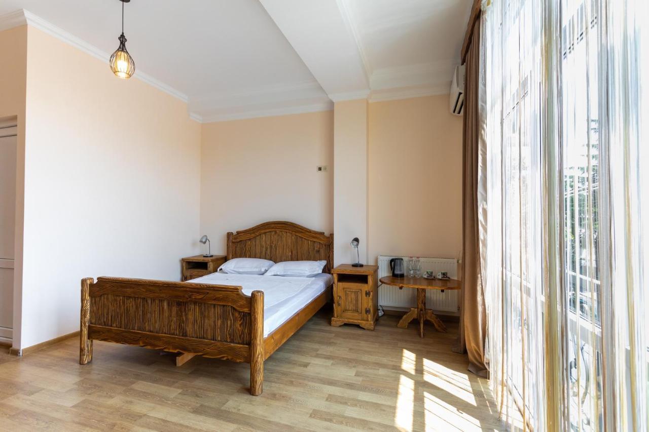 Hotel Phasis Kutaisi Ngoại thất bức ảnh