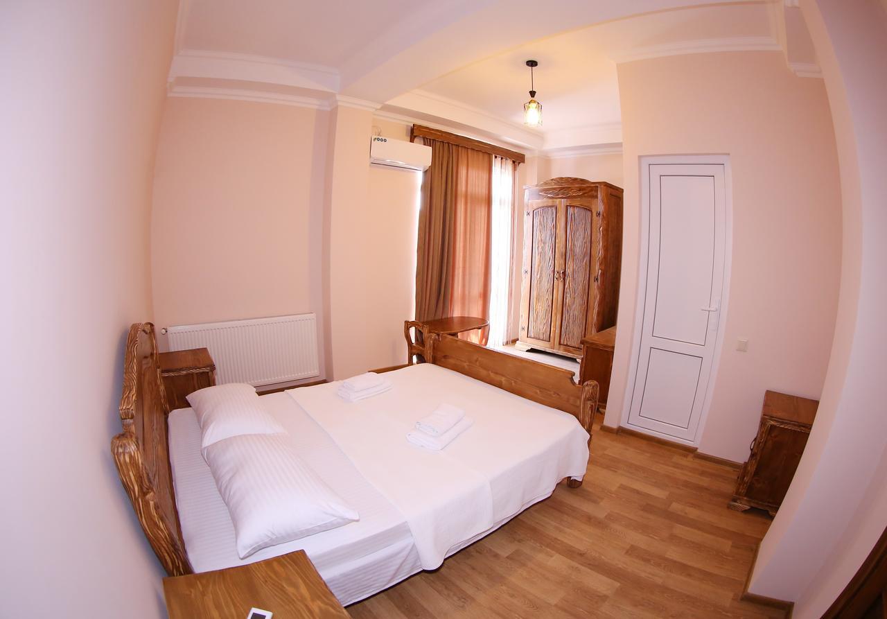 Hotel Phasis Kutaisi Ngoại thất bức ảnh