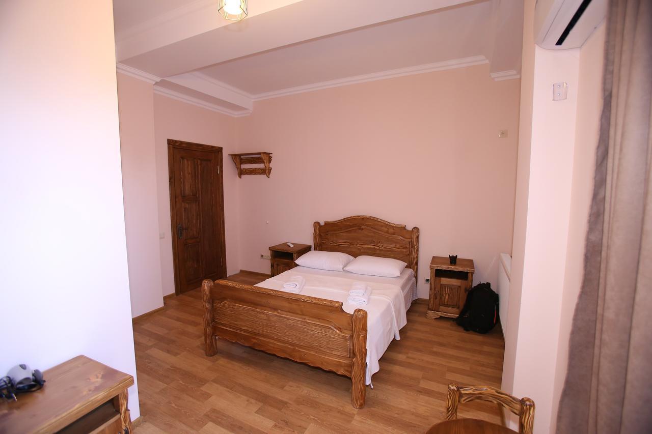 Hotel Phasis Kutaisi Ngoại thất bức ảnh
