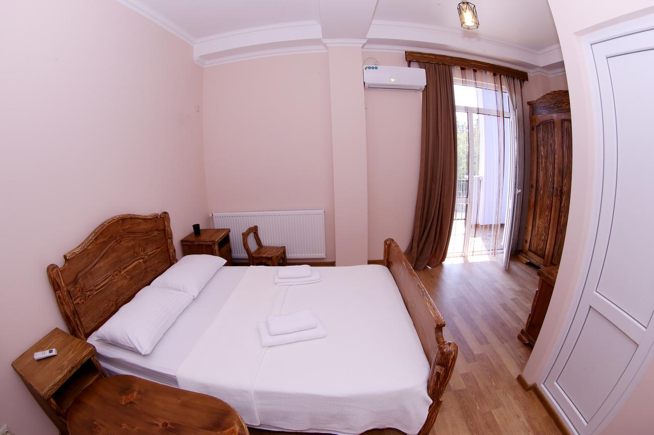 Hotel Phasis Kutaisi Ngoại thất bức ảnh